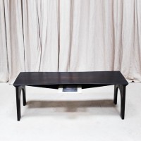 <a href="https://www.galeriegosserez.com/artistes/cober-lukas.html">Lukas Cober</a> - Kuro - table basse